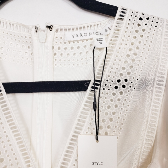 🆕️ Veronica Beard Brooke V-neck silk top - Picture 6 of 9